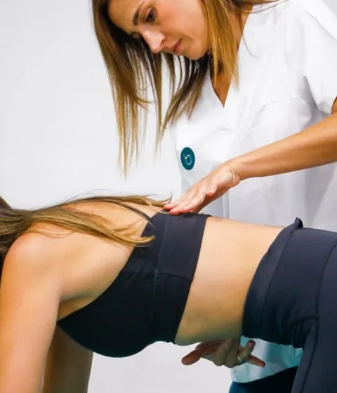 Sesión de fisioterapia para dolor de espalda en Clínica Bailío Córdoba
