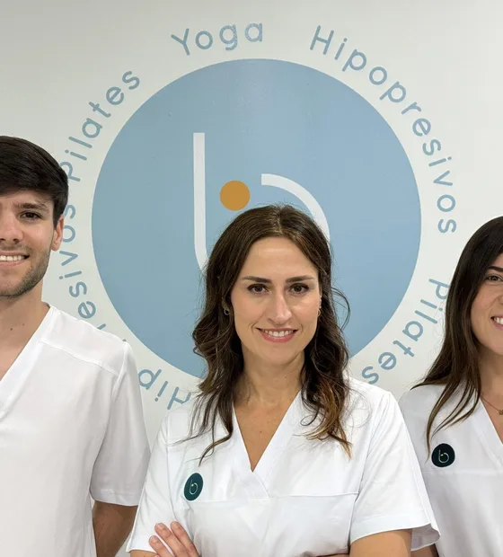Fisioterapeuta trabajando en Clínica Bailío