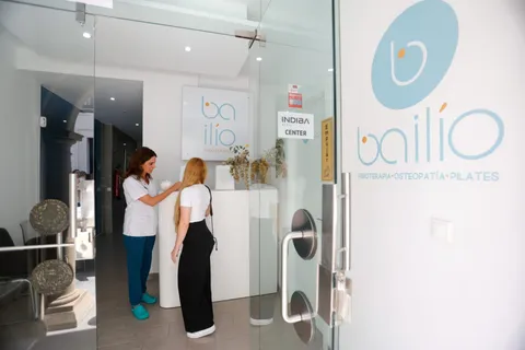 Recepción y zona de valoración funcional — Clínica Bailío