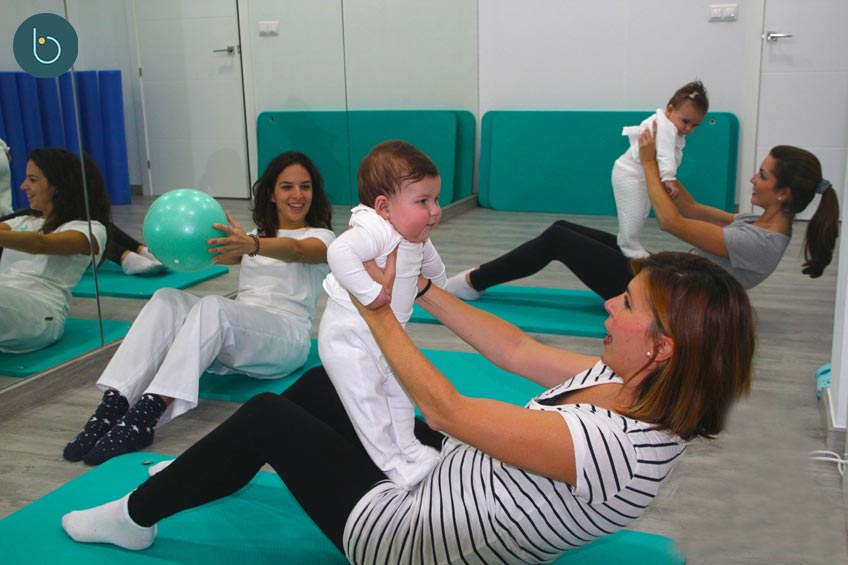 Pilates con bebé: ejercicio postparto para mamá y estimulación para el bebé