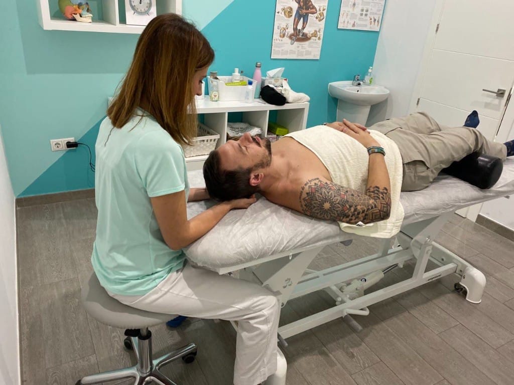 Diferencia entre fisioterapeuta y osteópata: cuándo ir a cada uno