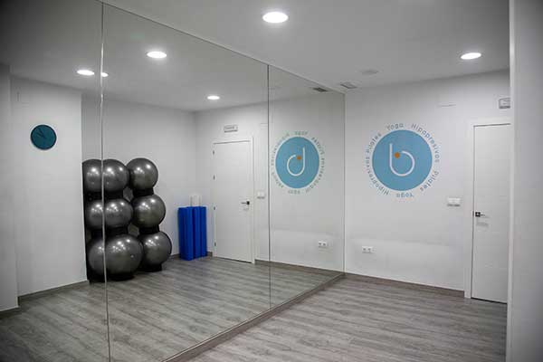 Zona de trabajo funcional y pilates en Clínica Bailío